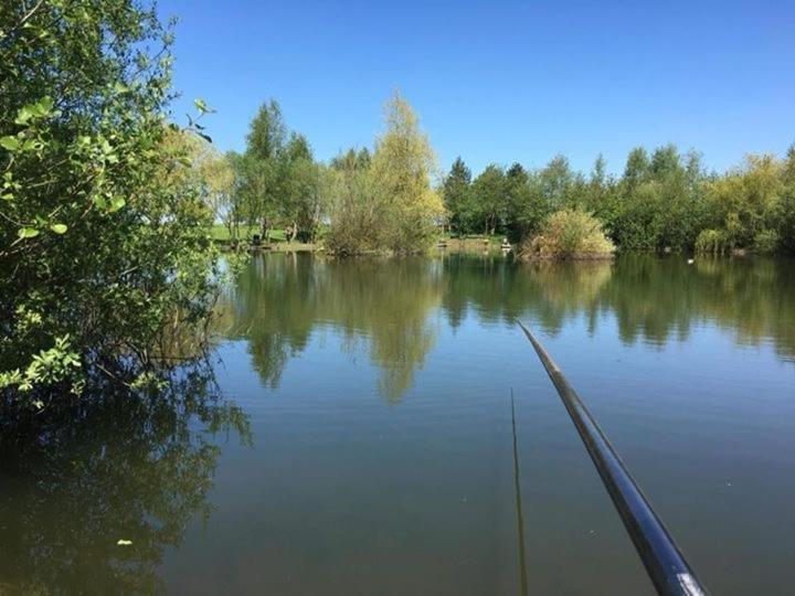 Elton Barn Fishery & Retreat Ноттингем Экстерьер фото